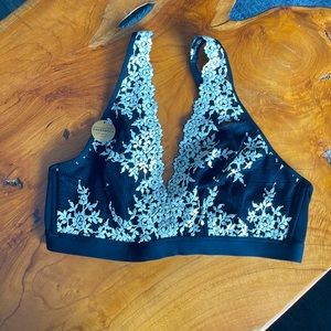Wacoal Embrace Lace Wire Free Bra. Converts to Racerback.